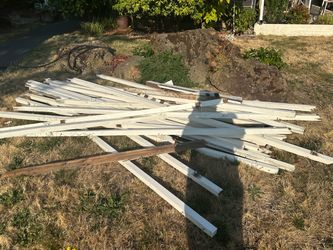 FREE - wood scraps  98108