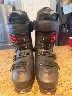 One are snow boots the other ones are ski boots men’s size 7