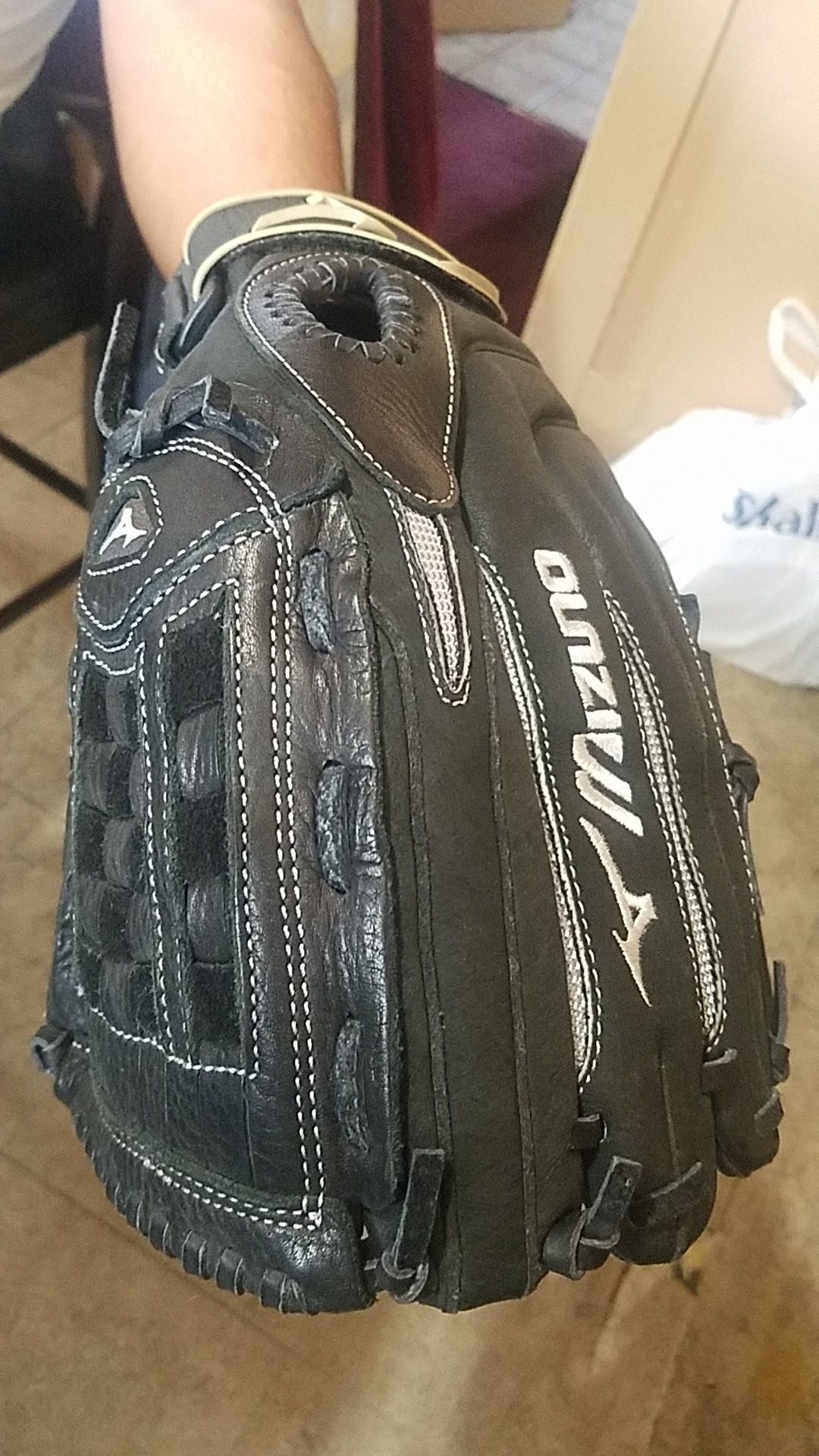 Mizuno softball glove 14 inches new