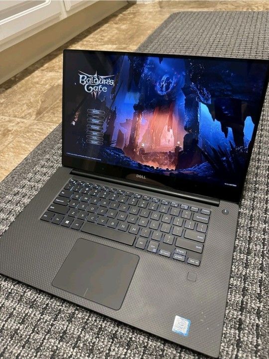 Dell XPS 15 9560 FHD 2.8 GHz i7-7700HQ 16GB RAM, 256GB SSD Geforce GTX 1050 WINDOWS 11