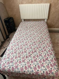 twin bed for $180 (or $200 including the mattress with it)💞