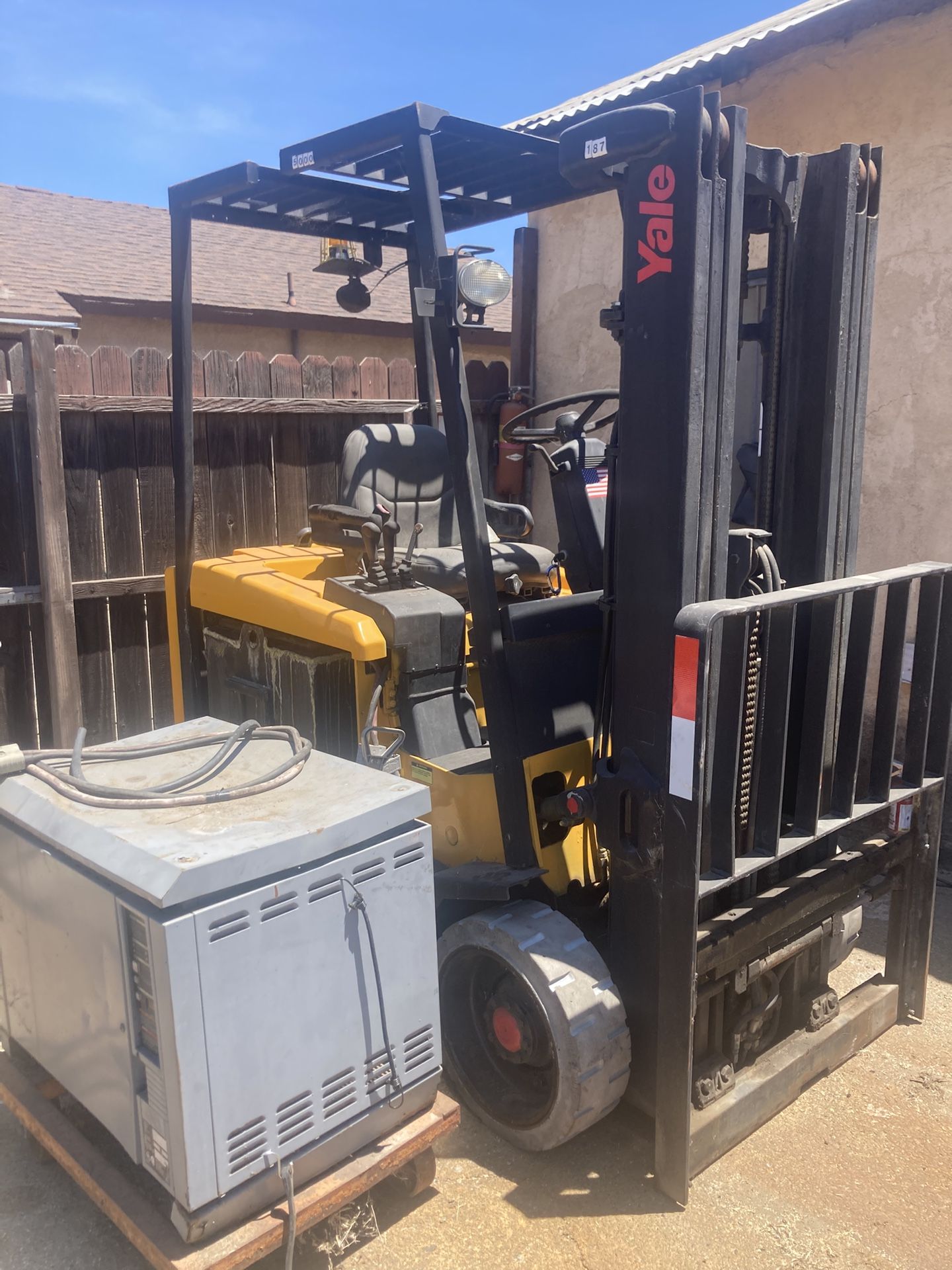 Forklift (for Parts Or Fix)