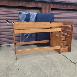 Nicely Designed Solid Wood Bunk Beds