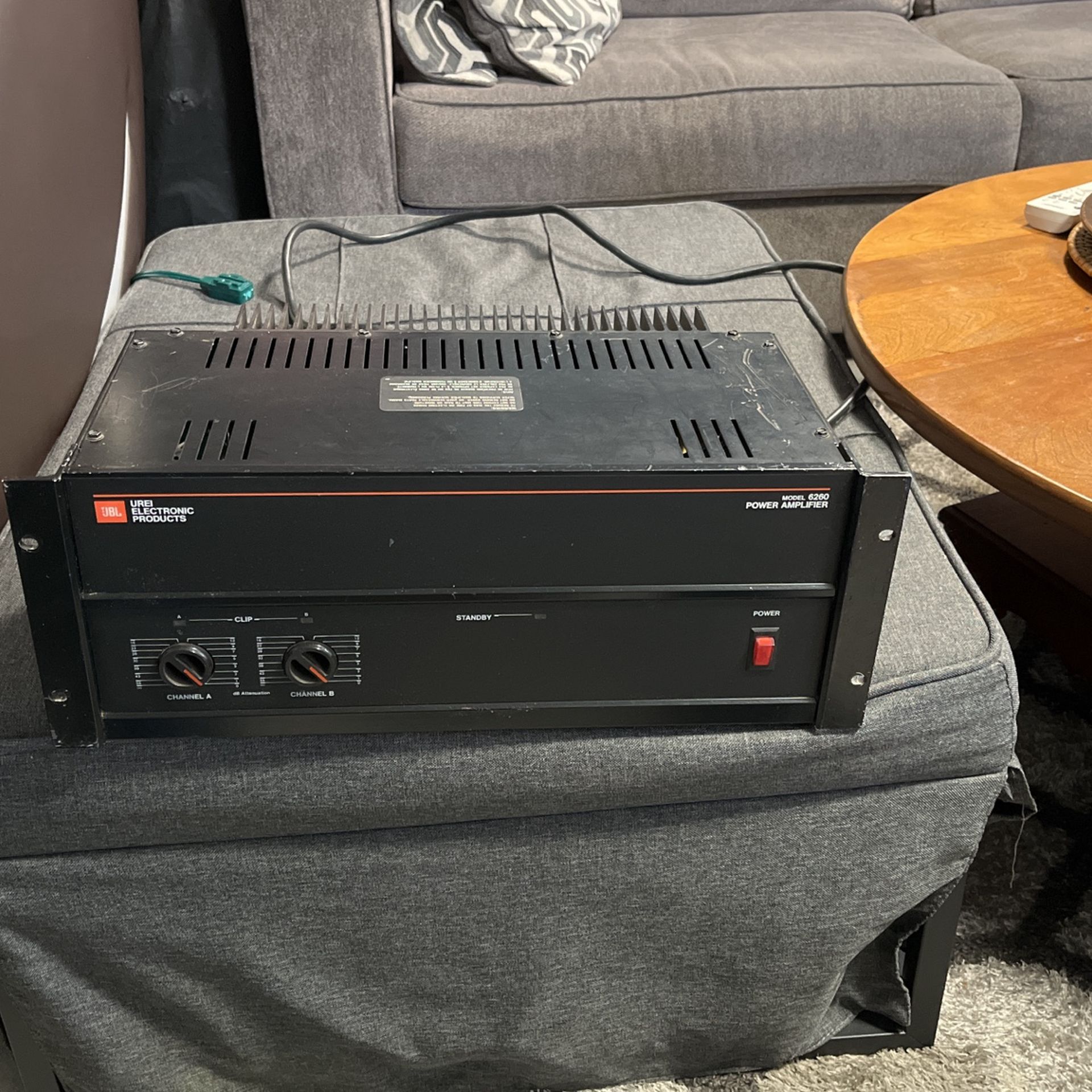 JBL  UREI 6260 Power Amplifier In Good Condition 