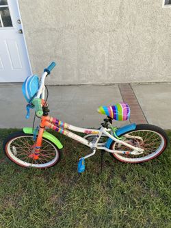 Girls bike 20” in excellent condition