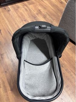 Uppa Baby Vista V2 bassinet attachment for stroller