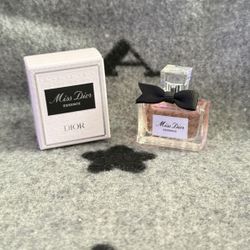 NEW！Miss Dior essence travel size 5ml