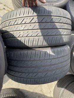 (2) 285/40R22 PAIR OF USED TIRES ARROYO 70% LIFE !