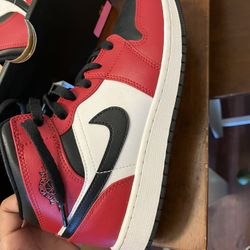 Jordan 1 Mid Reds 