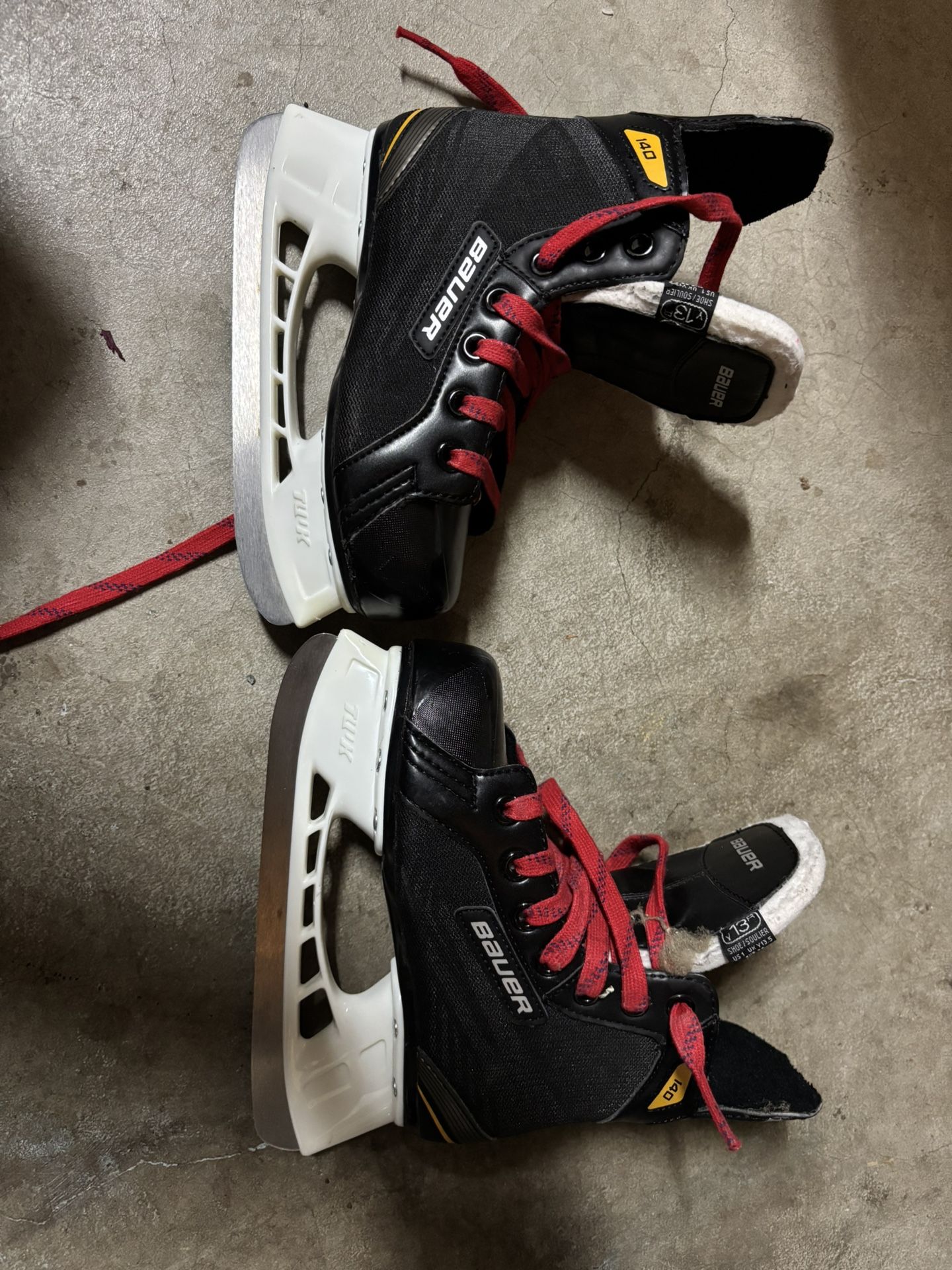 Bauer youth 13 Skates