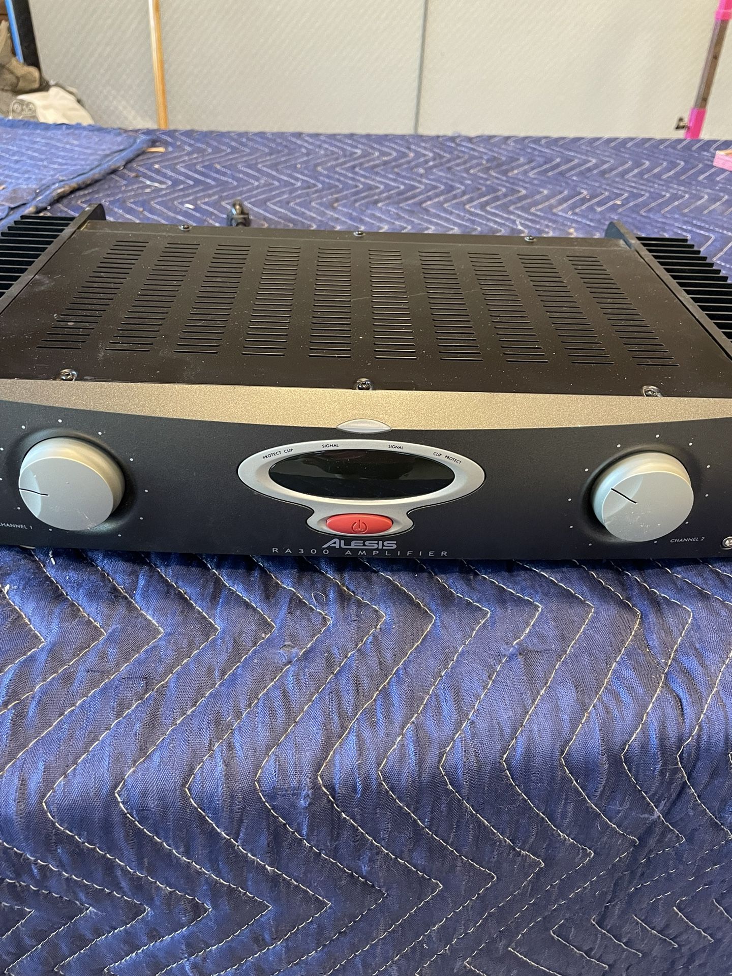 Alesis RA 300 Amp
