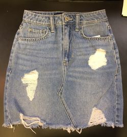 Hollister denim distressed skirt size 00