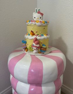 HELLO KITTY CAKE CANISTER