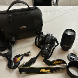 Nikon D5300 Bundle Mint