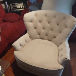 Set White Wingback Sofa Chairs  Great Shape 