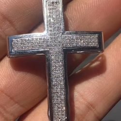 10k White Gold Pendant W Diamonds And Silver Chain
