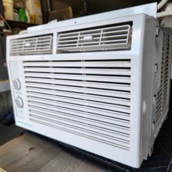 🌞EMERSON 5,000 BTU Window Air Conditioner-Excellent Condition!