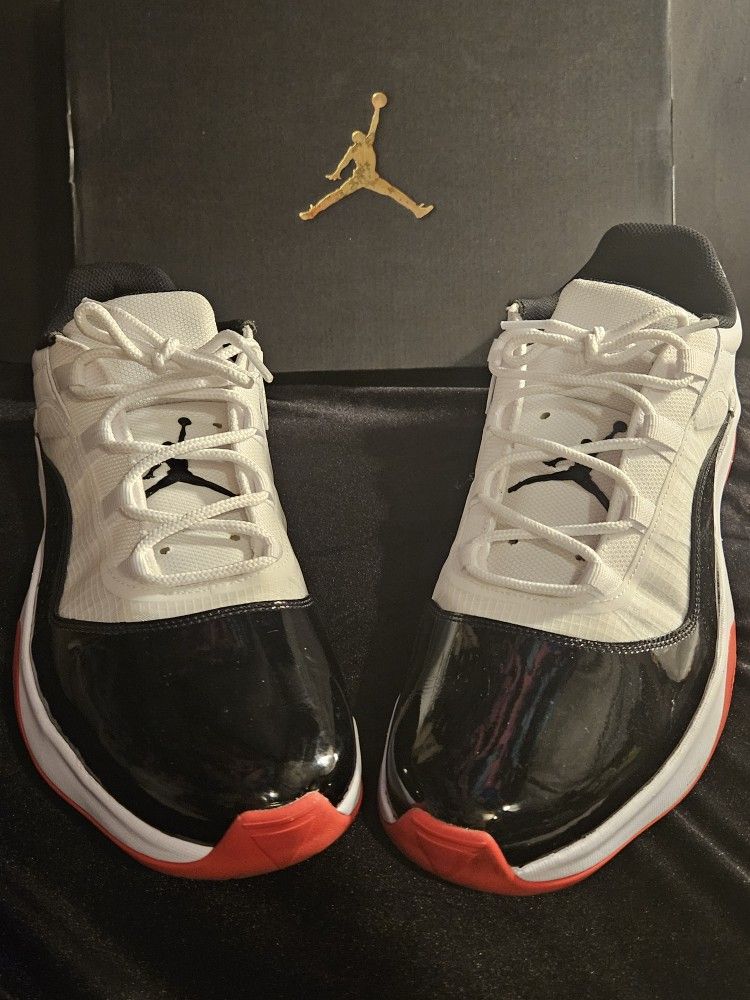 NIKE AIR JORDAN 11 CMFT LOW WHITE/BLACK/ UNIVERSITY RED/ SIZE15