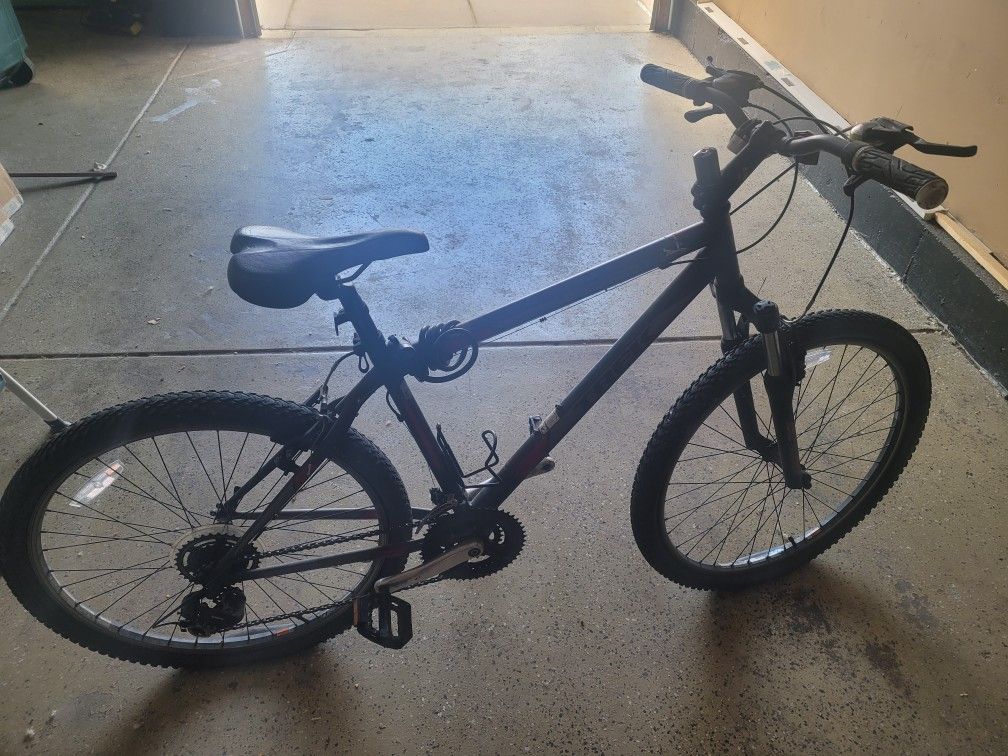 Trek 820 mountain bike