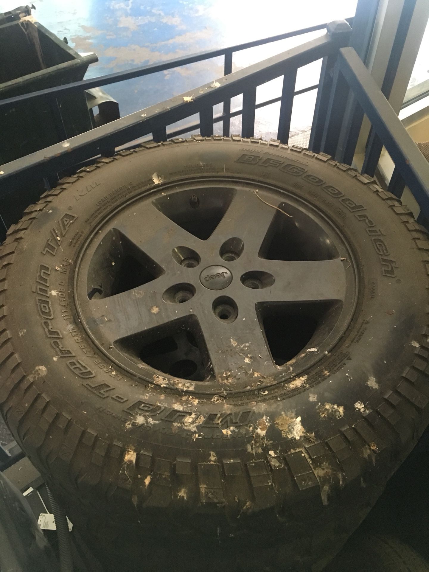 Jeep rims 17 with big Mud Tarrain tires set of 4