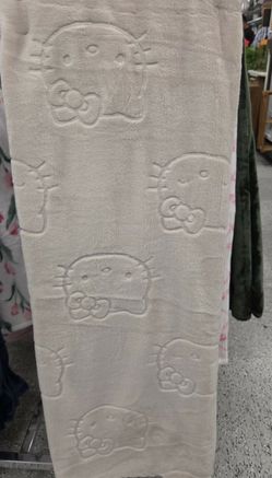 HELLO KITTY THROW BLANKET