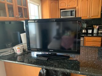 Toshiba 32” flat screen tv like new