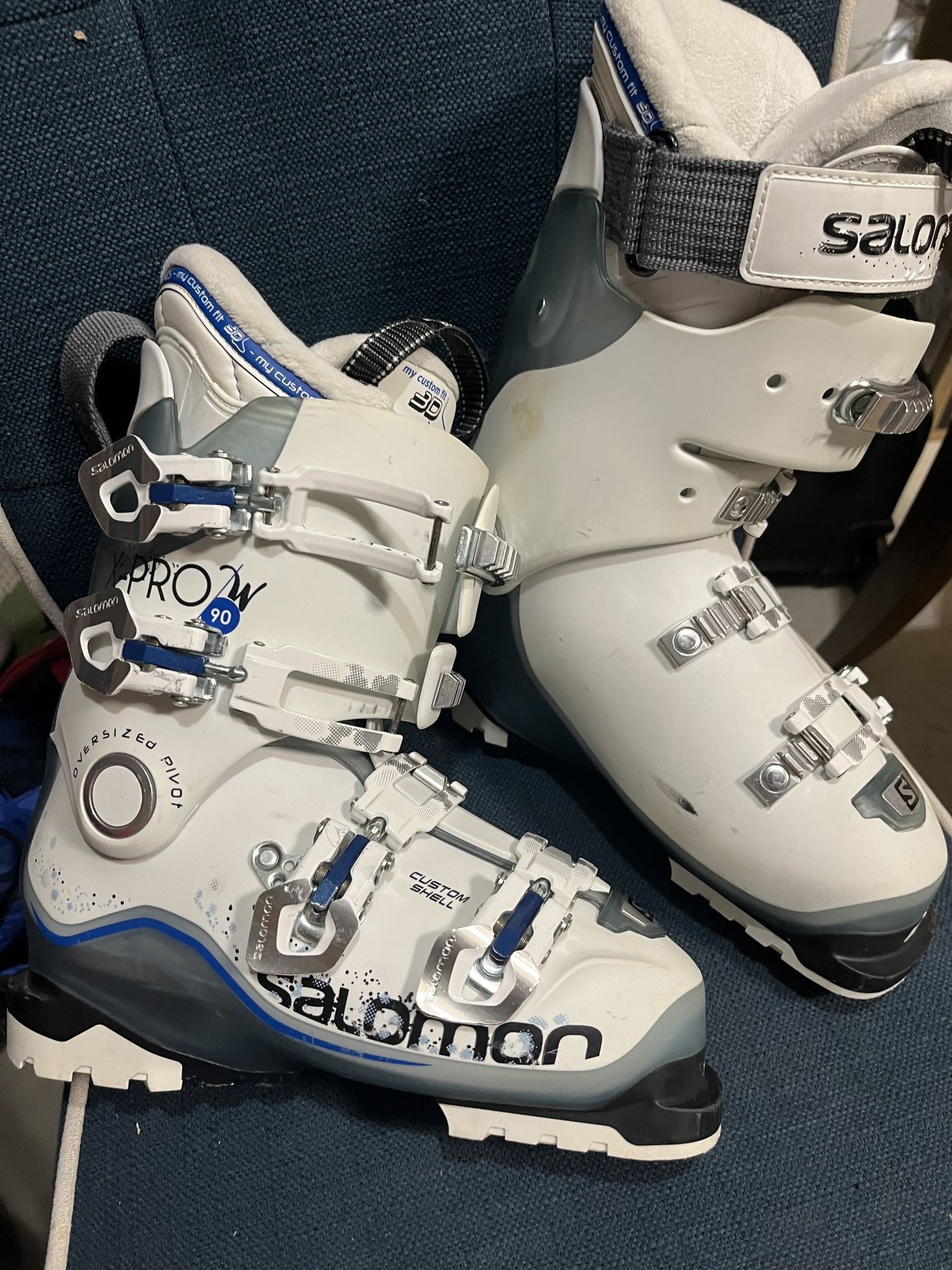 Women’s Salomon Ski Boots 24.5mm