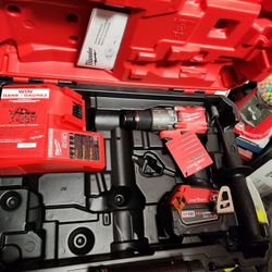 Milwaukee Hammer Drill ONE Key  With Battery And Charger  Hard Case $235 ""Es Nuevo
