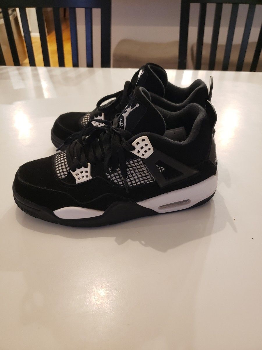 Jordan 4 Retro  White Thunder 