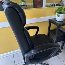 Office Chair Used Only For 1 Month 55 
