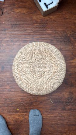 Round Woven Seagrass Floor ottoman