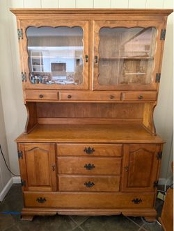 Maple Hutch