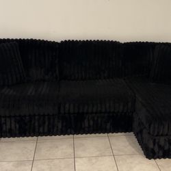 Black Onyx 2PC Sectional w/LAF Chaise