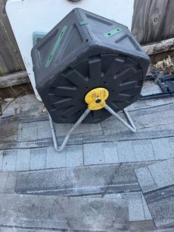Tumbling Compost Bin on Stand