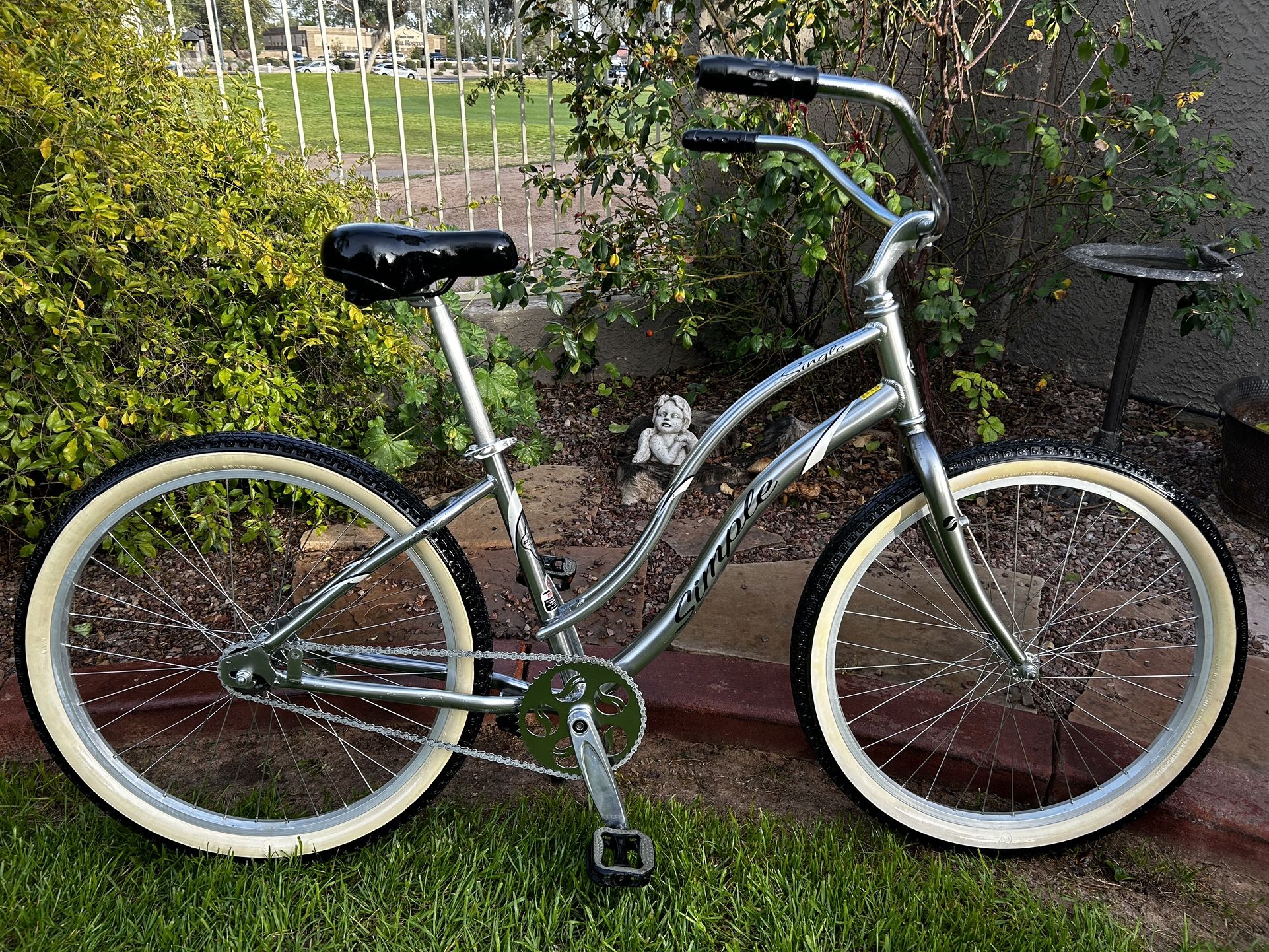 GIANT Simple Single Lightweight Beach Cruiser Bicycle with Aluminum Frame, New Seat, and Full Tune-up, Medium-Size Frame – CLEAN!