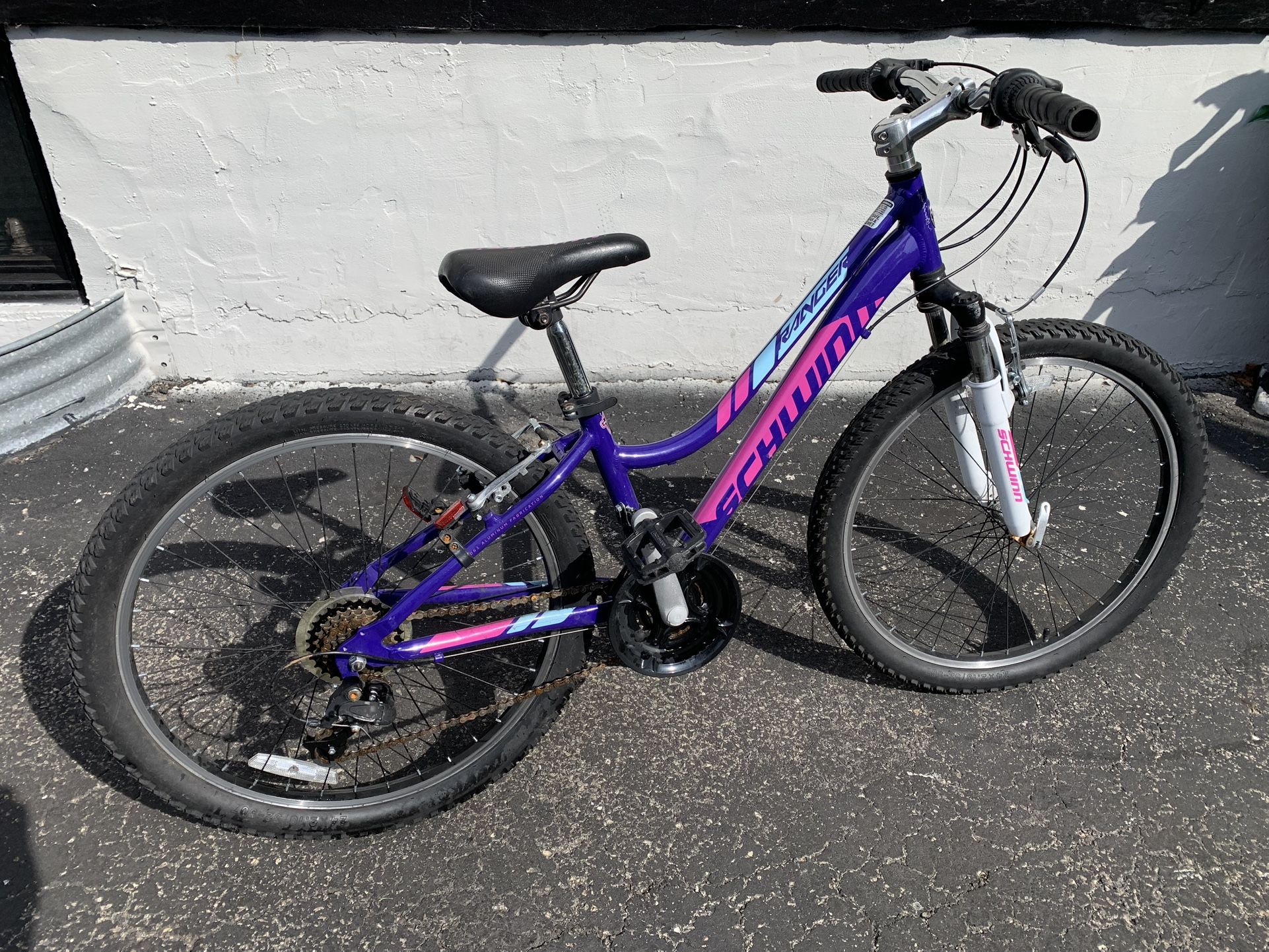 Bike bicycle schwinn Ranger 24”.   Purple pink