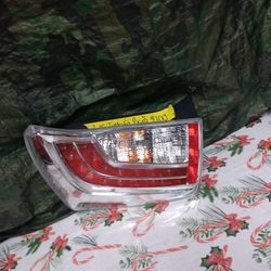 2012-15 Toyota Prius Left Tail Light 