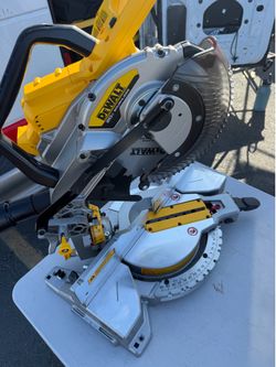 DEWALT DCS714 20V MAX 10-Inch Cordless Compound Miter Saw