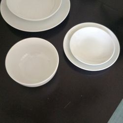 Ivory & Stone 40-Piece Dinnerware Set – Service for 8