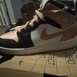 Jordan 1 Mid Light Madder Root (GS) Size 6 1/2Y