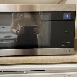 LG Microwave- Smart Inverter and EasyClean