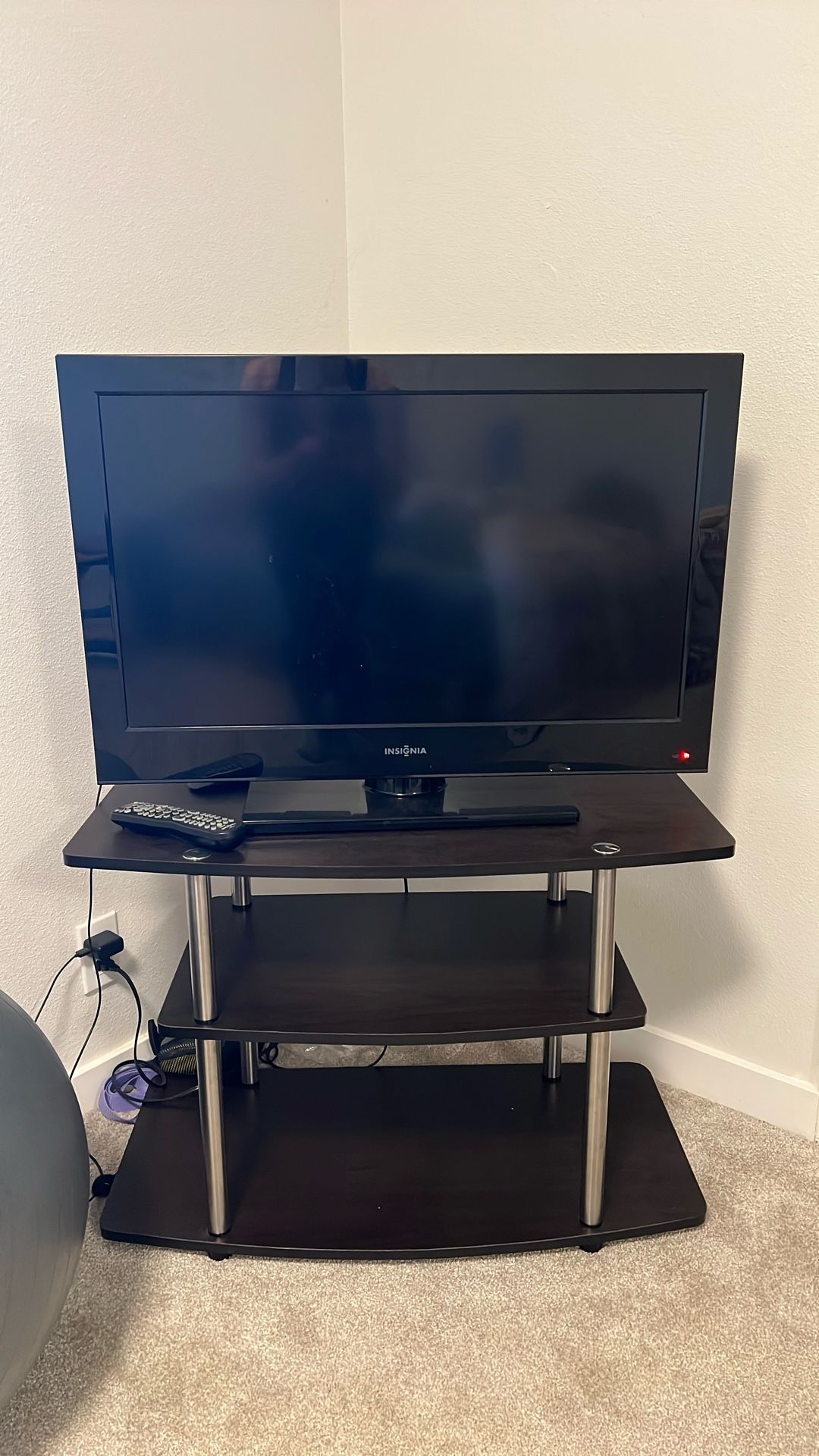 31” Insignia TV
