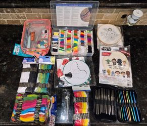 VVARIETY OF FLOSS BOBBINS, SEWING KIT, EMBROOIDERY FLOSS