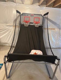 basketball net with balls