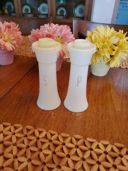 Vintage Tupperware Salt & Pepper Shakers 6" Hourglass