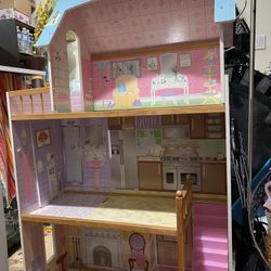 Nice Doll House Toy In Good Used Condition $45 With
