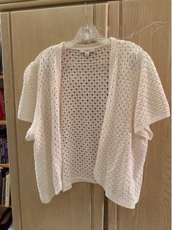Shrug sweater by Liz Claybourne. Size 2X but runs small. Fits like an XL