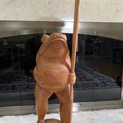 Wood Frog And Umbrella Statue 