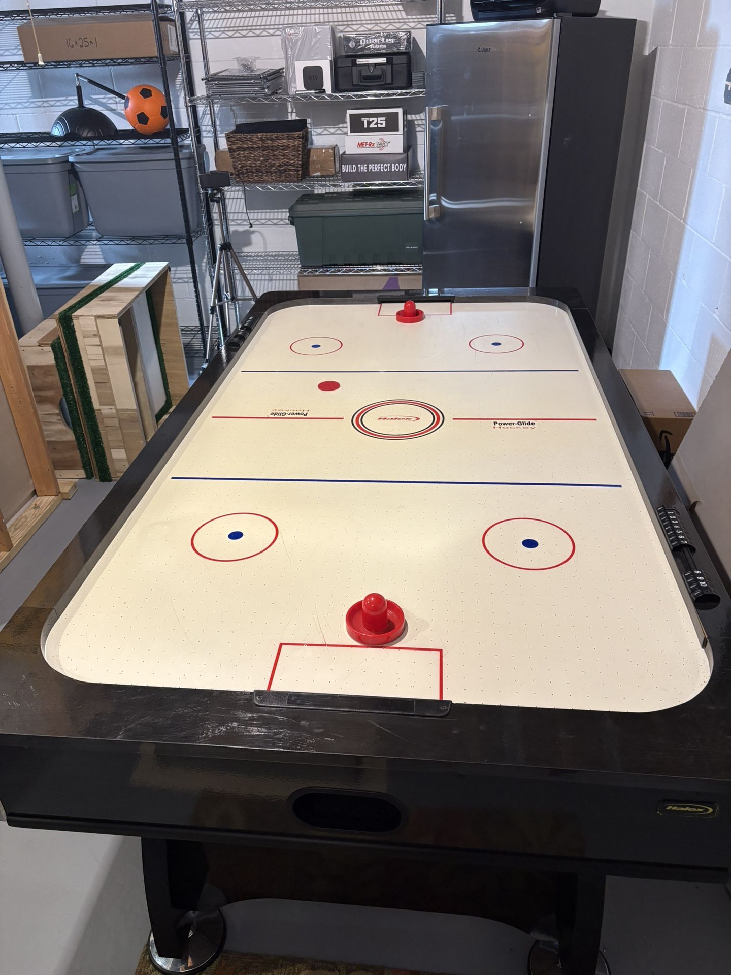 Air Hockey Table 4x7 In Excellent Condition