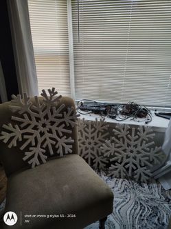 26" to 36" Christmas Wall Snowflakes